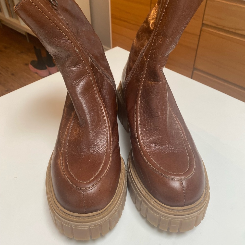L’intervalle Leather Brown Boots Sz 38/7.5 EUC